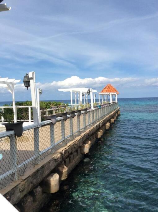 Lush Tropical Apartment Located In A 4-Star Resort Runaway Bay Exterior photo